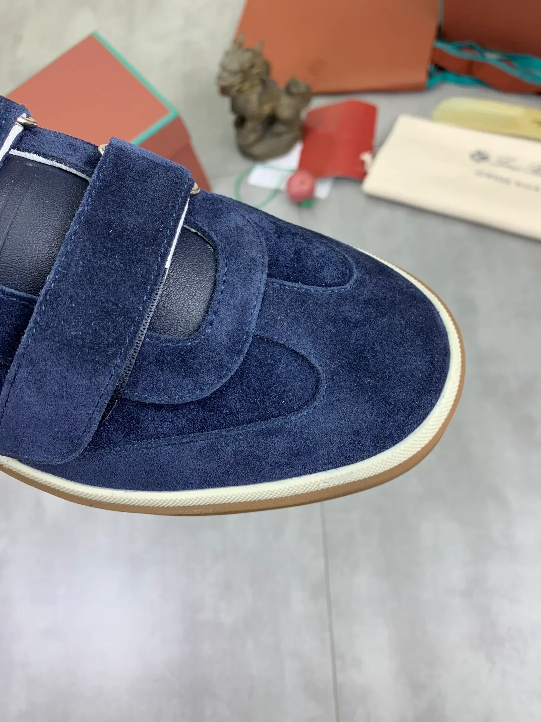 Men's men's shoes 💰P580 New model 💰 The latest casual shoes Loro Piana 💯 Top grade 💯 Buy the original copy 💯 Founded the existing Loro Piana company on April 24, 1924. It is the sixth generation of family operation, providing the best quality products to customers who are discerning about taste and quality. Imported original fly woven fabric with cowhide fabric, plain calfskin lining, hand-stitched thread with cowhide feet, original packaging, high-end outsole, size: 38-45 (custom-made for 46), 5️⃣ colors available